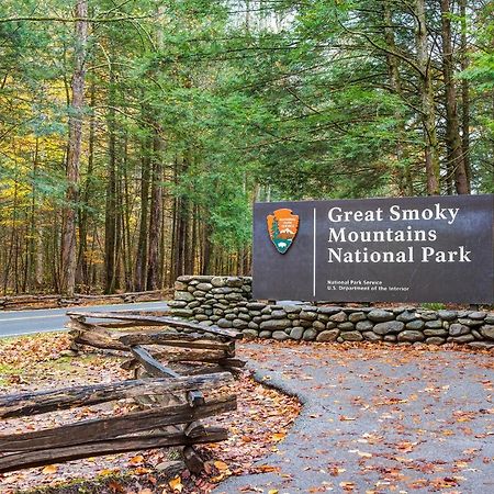 Bear Tracks, 2 Bedrooms, Hot Tub, Fireplace, Wifi, Jetted Tub, Sleeps 6 Gatlinburg Extérieur photo