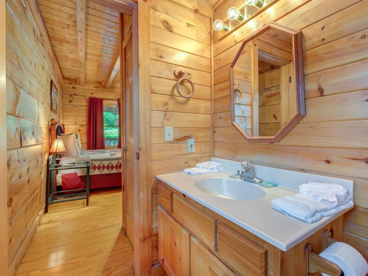 Bear Tracks, 2 Bedrooms, Hot Tub, Fireplace, Wifi, Jetted Tub, Sleeps 6 Gatlinburg Extérieur photo