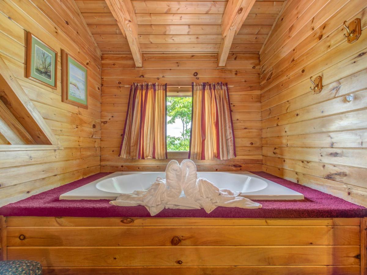 Bear Tracks, 2 Bedrooms, Hot Tub, Fireplace, Wifi, Jetted Tub, Sleeps 6 Gatlinburg Extérieur photo